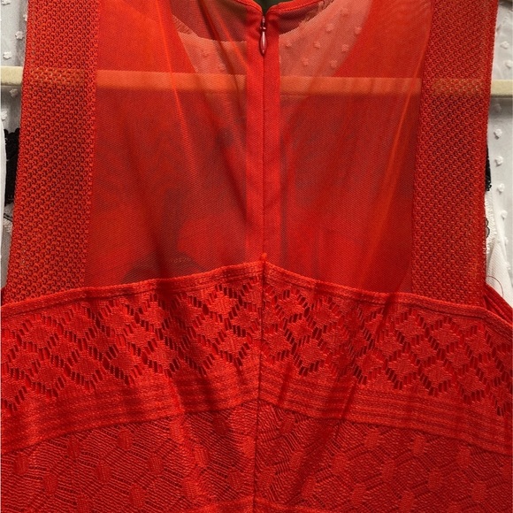 BRAND NEW WITH TAGS BCBG SLEEVELESS LACE INSET SHEATH DRESS IN POPPY RED - Picture 5 of 7